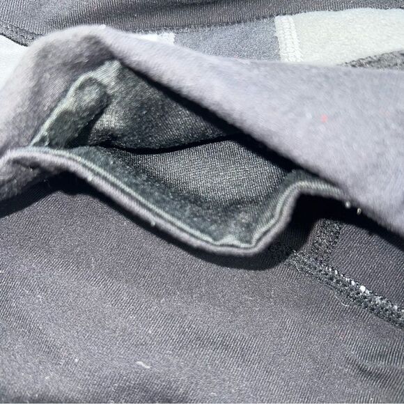 Lululemon Women's Black Knee Length Shorts/Short Pants w/Tri-Color Waistband-Sz4 - Picture 4 of 6